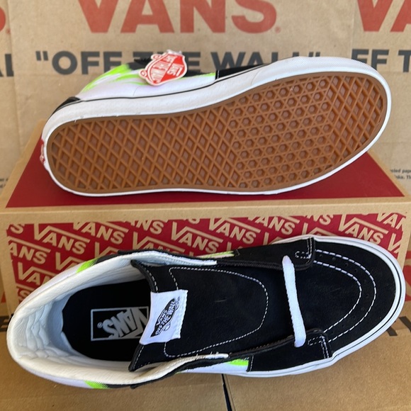 Vans Sk8-Hi Flame Black/True White Men’s sneakers - Picture 4 of 16